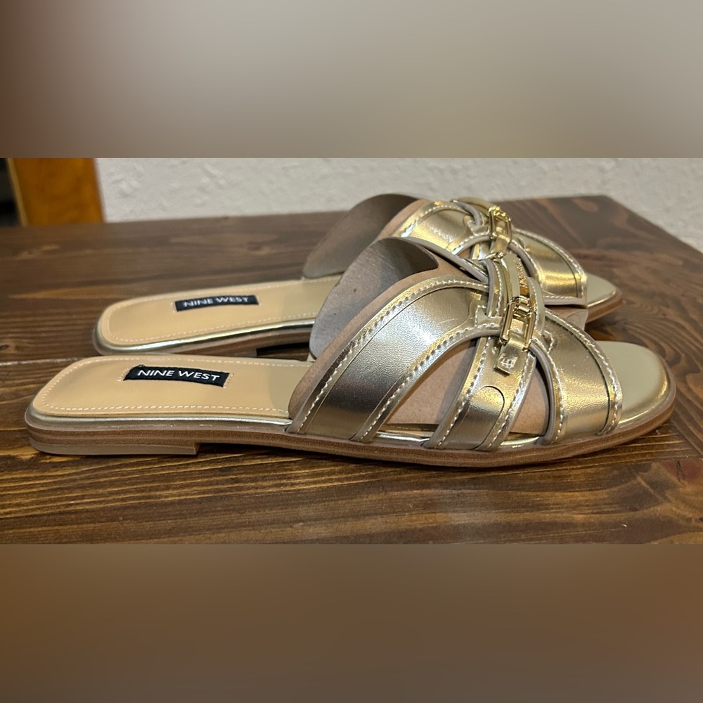 Stunning Gold Nine West Women's Sandals - Perfect for any Occassion - Picture 2 of 4